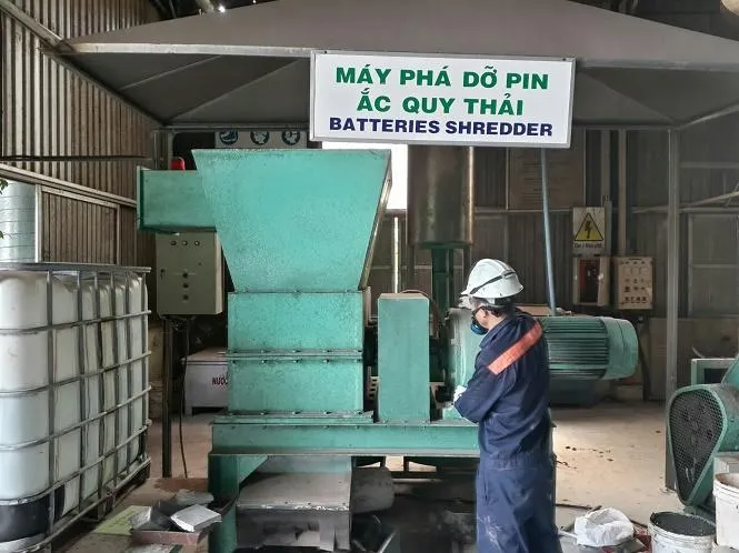 Dây chuyền phá dỡ pin ắc quy thải